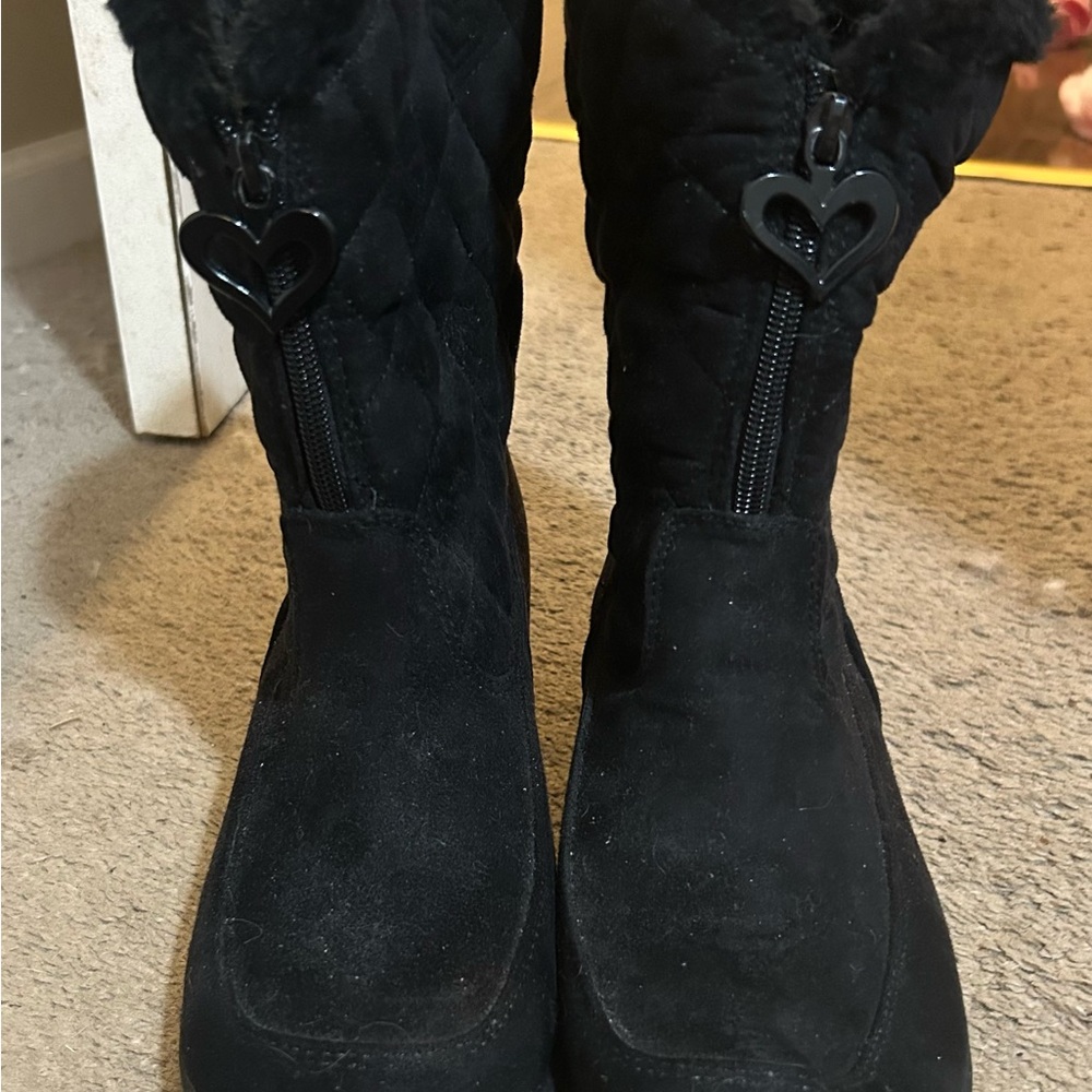 No Boundaries Black Heart Accent Winter Boots